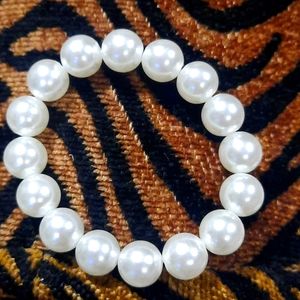 Pearl bracelet